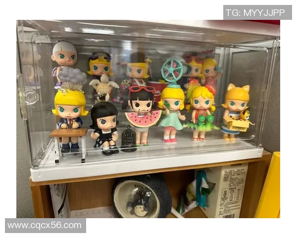 探索足球明星球衣盲盒的魅力与惊喜体验，开启你的收藏之旅