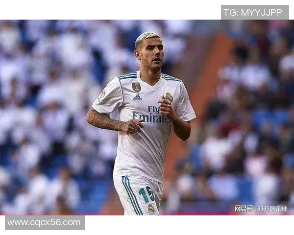 足球明星特奥的时尚发型全解析与精彩图片展示